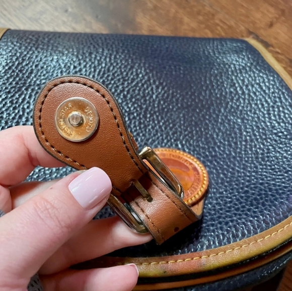 Vtg Dooney & Bourke medium saddle crossbody bag - Picture 6 of 7